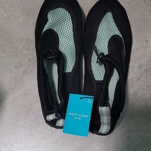 West Loop Black and Green Athletic Shoes Slip-On Design